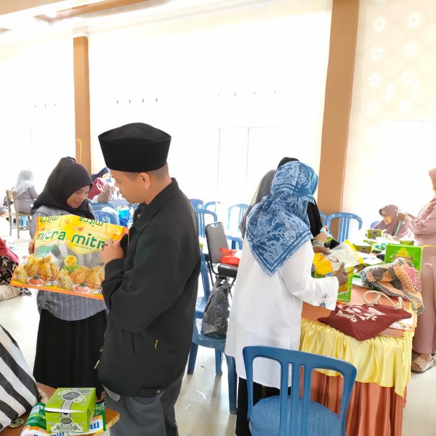 Empowering Youth in Tenjolayar: Pelatihan Teknologi Tepat Guna Menuju Desa Mandiri